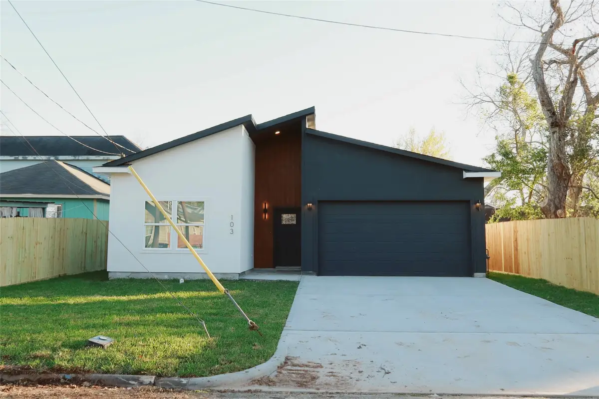 103 E Lobit Avenue, Baytown, TX 77520 - #1