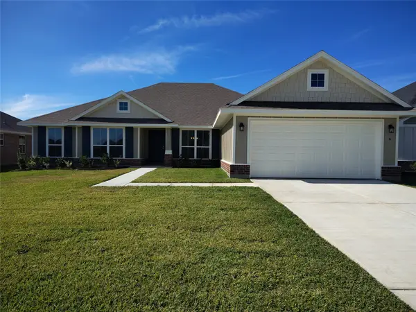6 Keystone Court, Angleton, TX 77515
