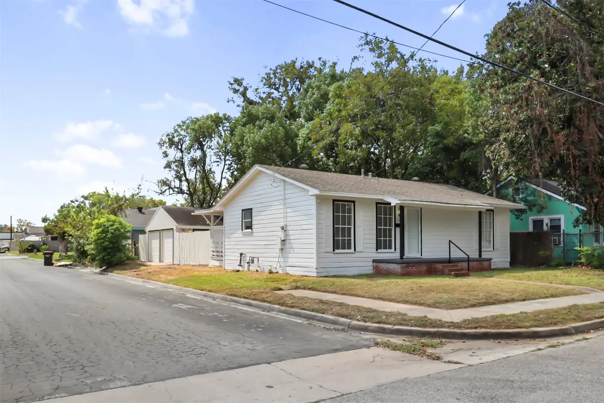 521 E Hunnicutt Street, Baytown, TX 77520 - #1