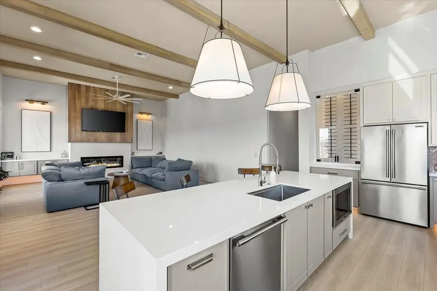 950 Sue Drive, Crystal Beach, TX 77650 - #2