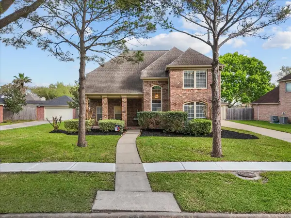 2026 Pembroke Bay Drive, League City, TX 77573