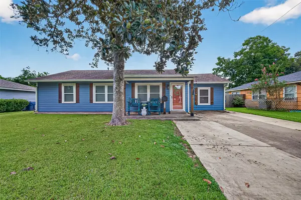 206 S Mattson Street, West Columbia, TX 77486