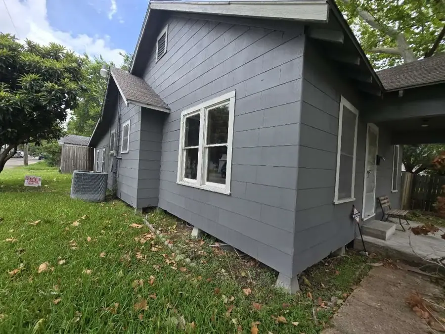 600 E Fayle Street, Baytown, TX 77520 - #2