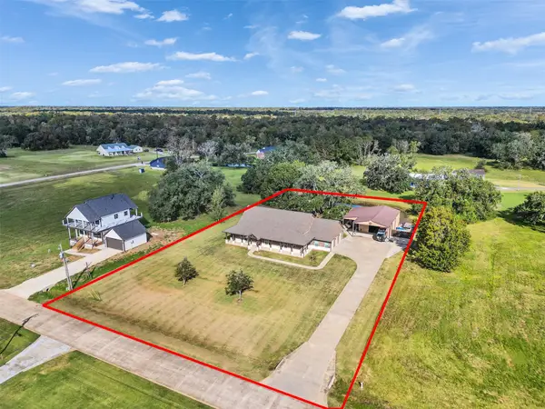 155 Horse Shoe Trail, Angleton, TX 77515