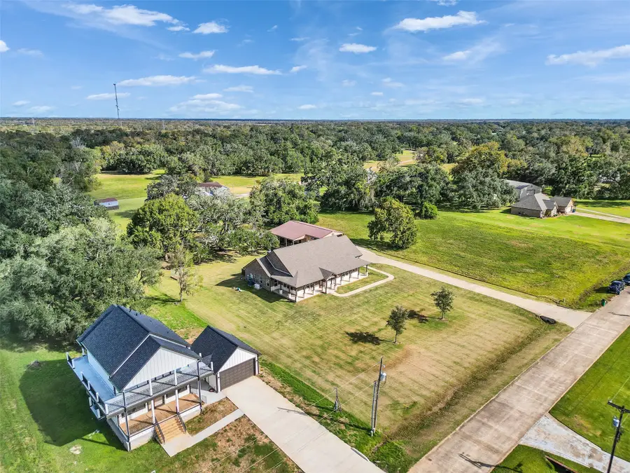 155 Horse Shoe Trail, Angleton, TX 77515 - Image #2