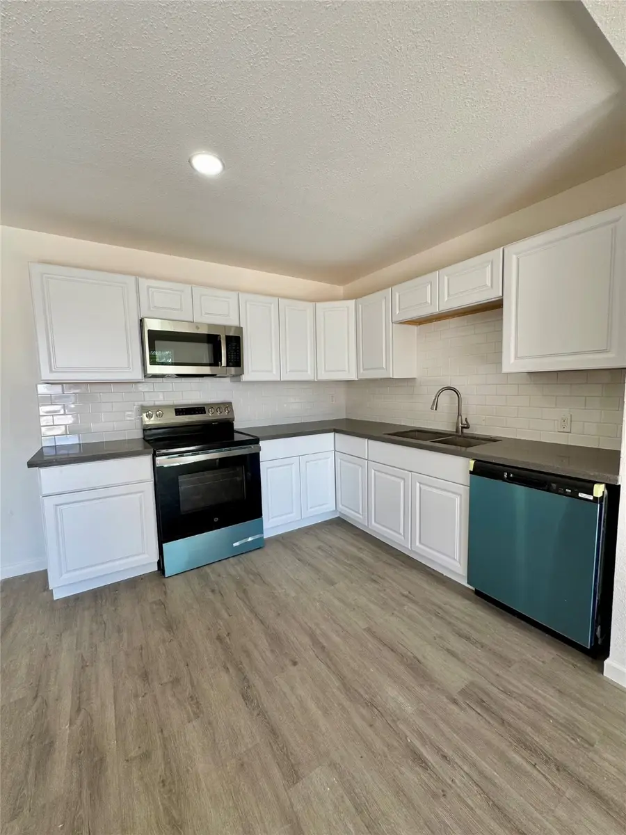 922 W 12th Street, Freeport, TX 77541 - Image #2