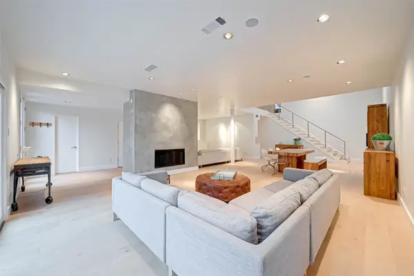 39 River Hollow Lane, Houston, TX 77027