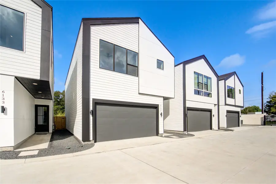 6123 Pacific Forest Drive, Houston, TX 77091 - Image #2