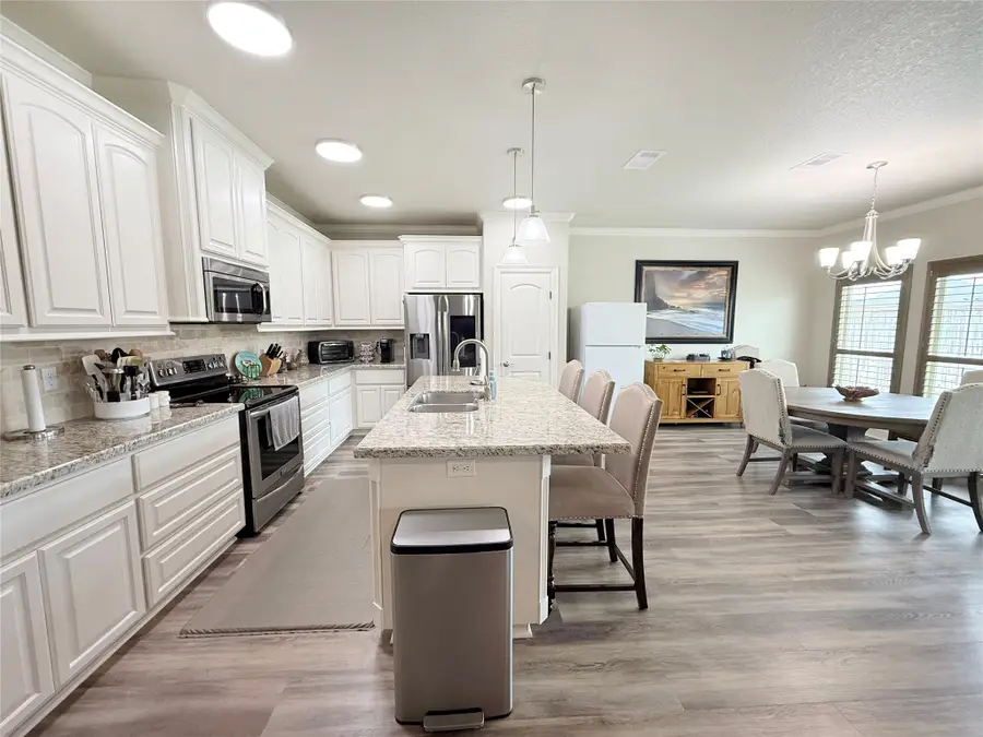 313 Creekside Lane, Lake Jackson, TX 77566 - #3
