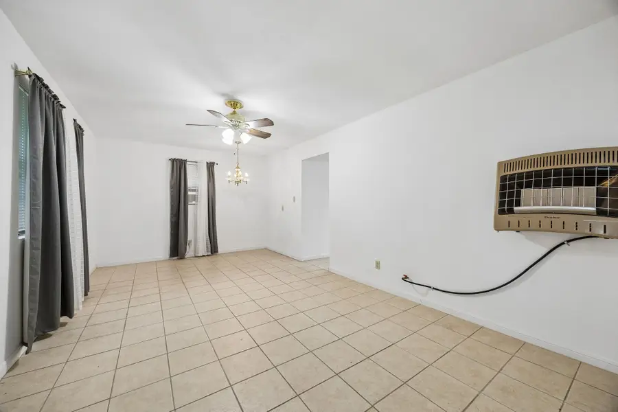 945 N Lake Avenue, Eagle Lake, TX 77434 - #2