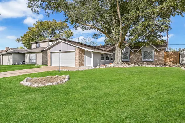 16823 Bougainvilla Lane, Friendswood, TX 77546