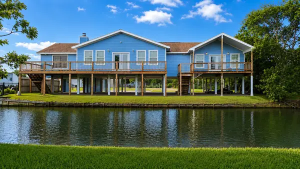 1615 Railroad Avenue, San Leon, TX 77539