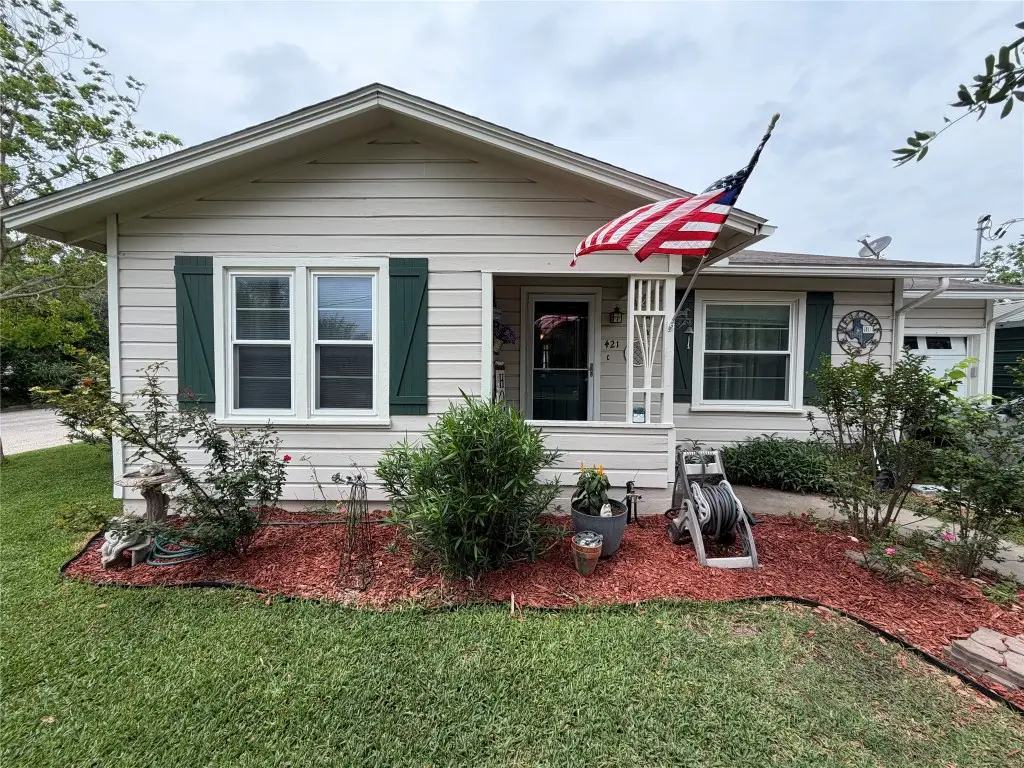 421 W 13th Street, Shiner, TX 77984 - #1