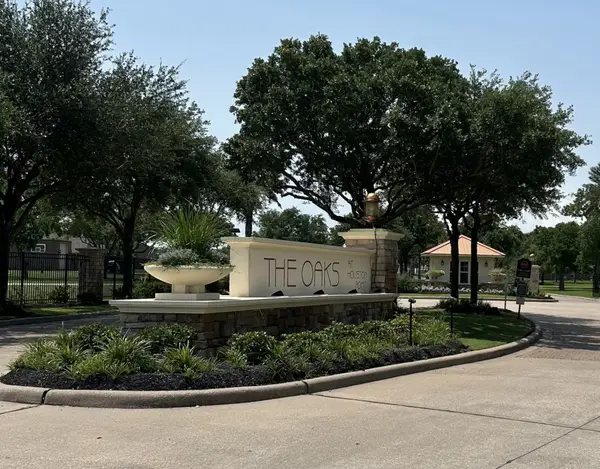 6327 Redfish Reef Drive, Beach City, TX 77523