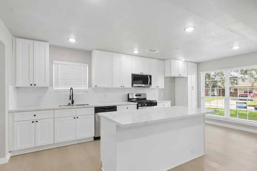 10423 Quiet Hill Road, La Porte, TX 77571 - #2