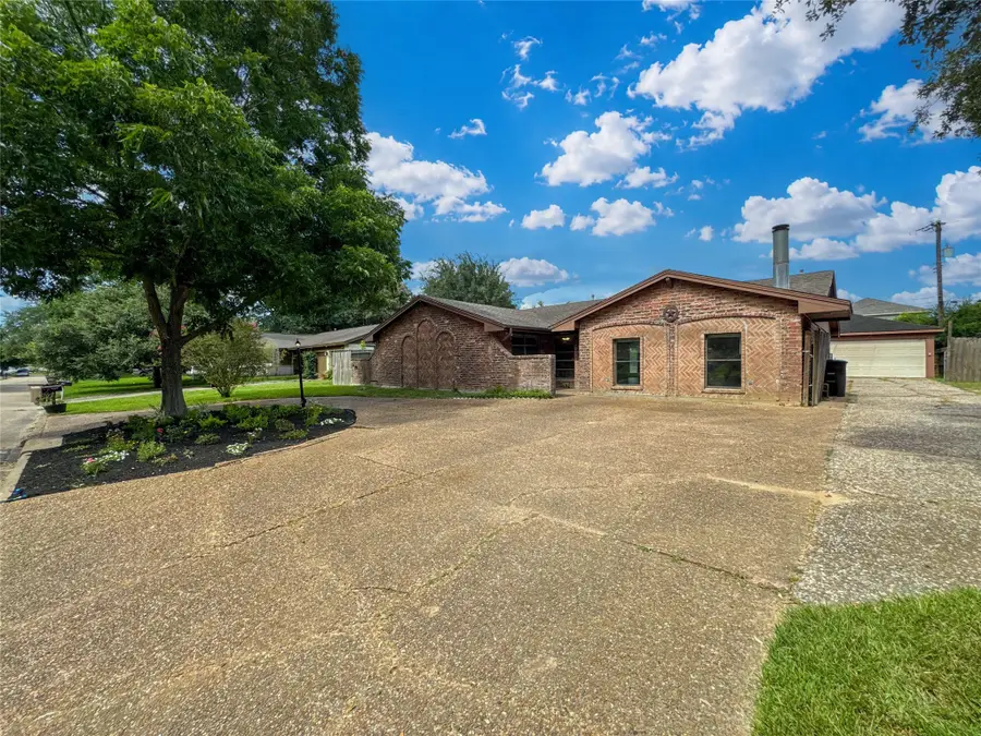 4208 Pine Shadows Street, Dickinson, TX 77539 - #2
