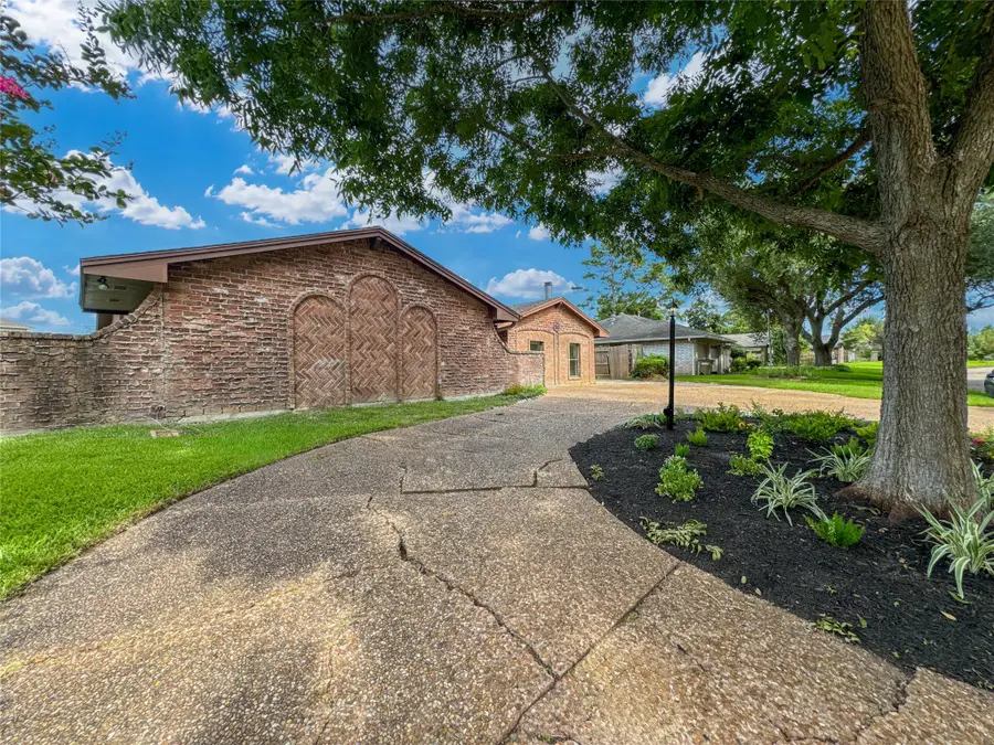 4208 Pine Shadows Street, Dickinson, TX 77539 - #3