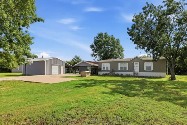 2422 Minks Road, Wallis, TX 77485