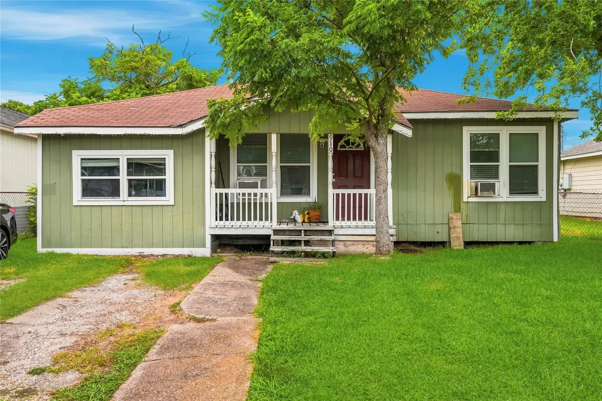 910 W 6th Street, Freeport, TX 77541 - #1