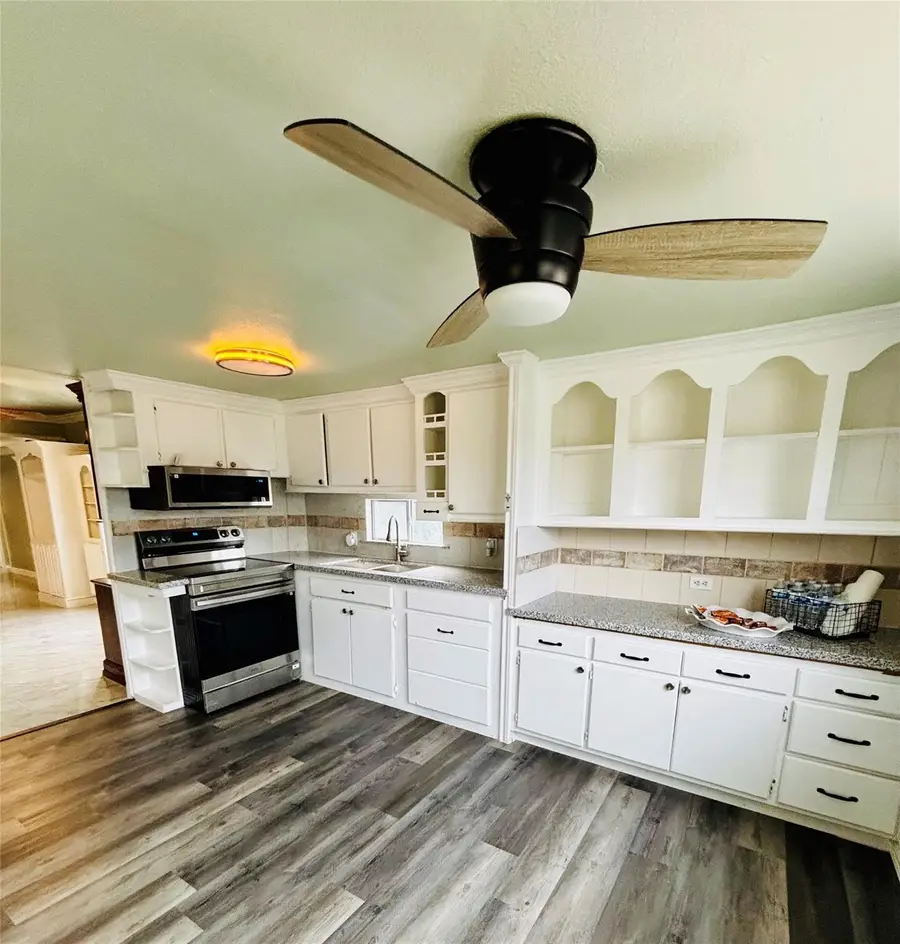 401 N 11th Street, West Columbia, TX 77486 - #3