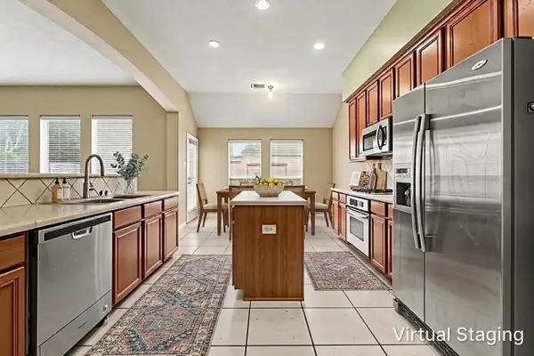 9018 Sunny Brook Lane, Pearland, TX 77584