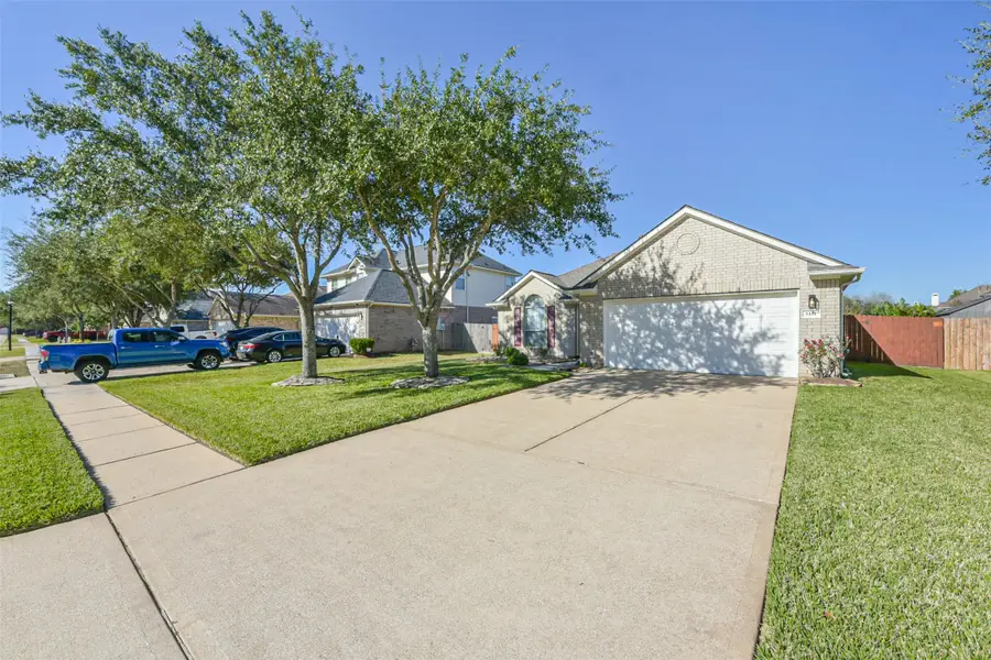 3411 Highland Point Lane, Pearland, TX 77581 - Image #2