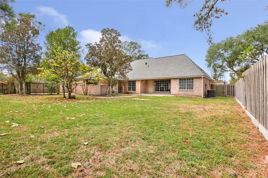 6008 Lakeside Drive, Liberty, TX 77575 - Image #3