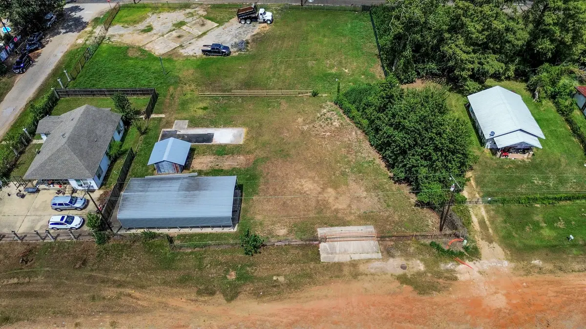 1301 N San Jacinto Avenue, Cleveland, TX 77327 - #1