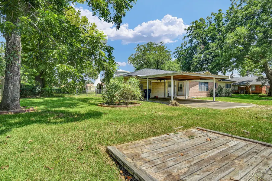 102 W Meadow Lane, West Columbia, TX 77486 - #2