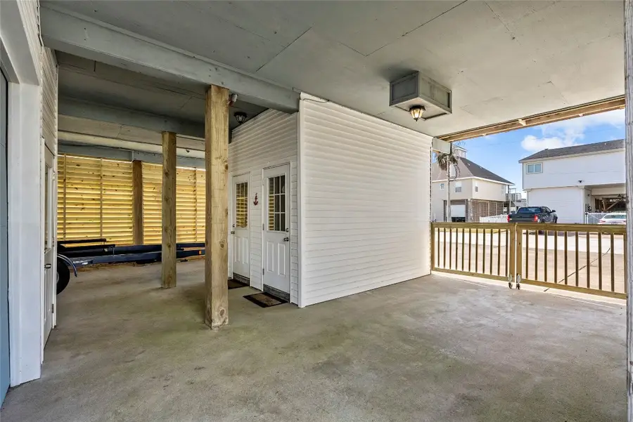 518 Paradise Drive, Tiki Island, TX 77554 - #3