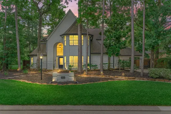 42 Golden Shadow Circle, The Woodlands, TX 77381