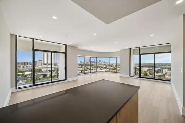 1701 Hermann Drive #18C, Houston, TX 77004