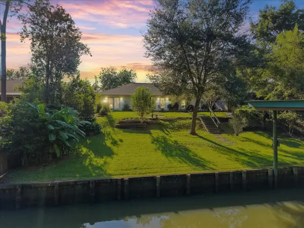 5207 Harbor Light Drive, Dickinson, TX 77539