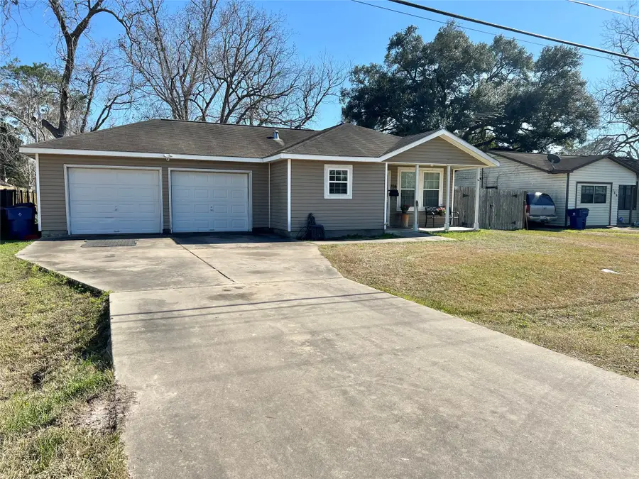 708 E 6th Street, Sweeny, TX 77480 - #2