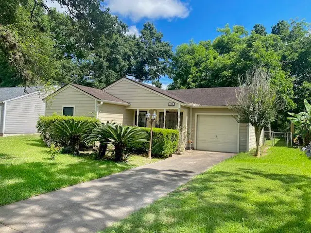 632 Kyle Street, Angleton, TX 77515 - #1