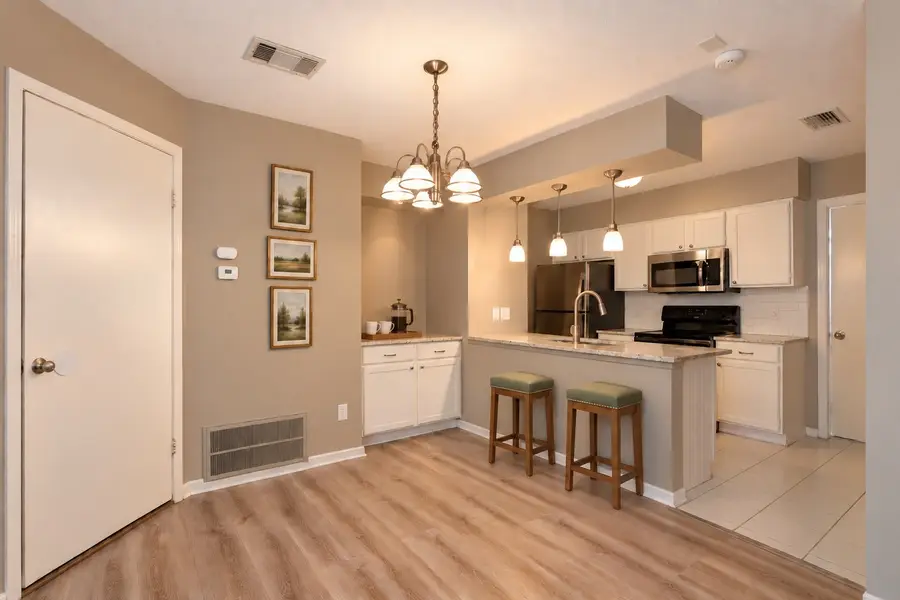 2402 Sycamore Avenue #D4, Huntsville, TX 77340 - #3