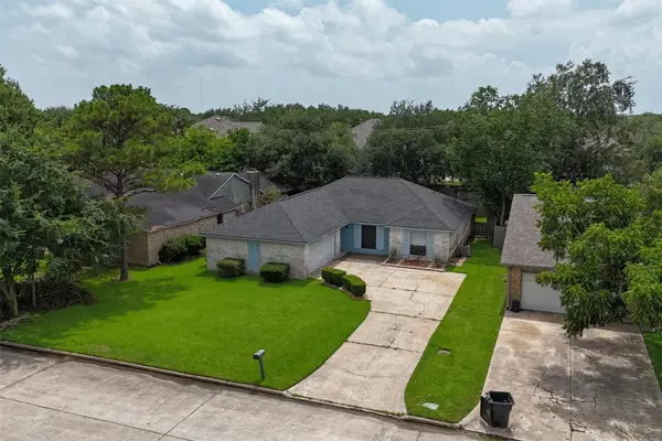 523 White Wing Court, Dickinson, TX 77539