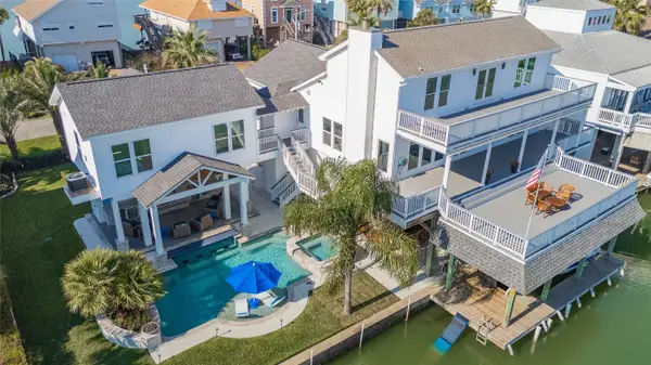 242 Isles End Road, Tiki Island, TX 77554