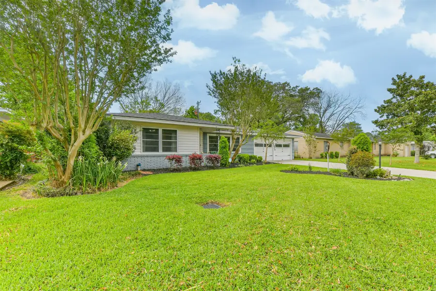 1025 24th Avenue N, Texas City, TX 77590 - #2