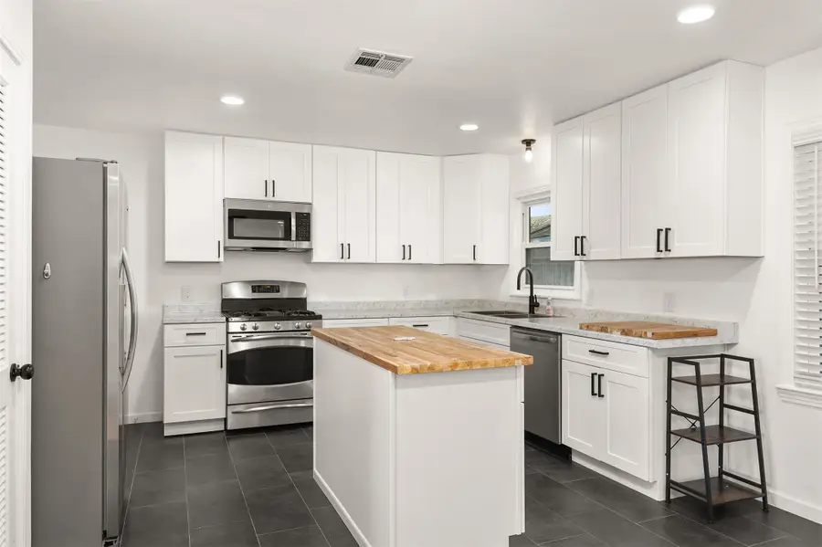 1506 14th Avenue N, Texas City, TX 77590 - Image #2