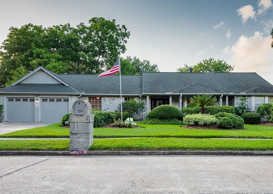 705 Balmoral Court, Friendswood, TX 77546 - #2