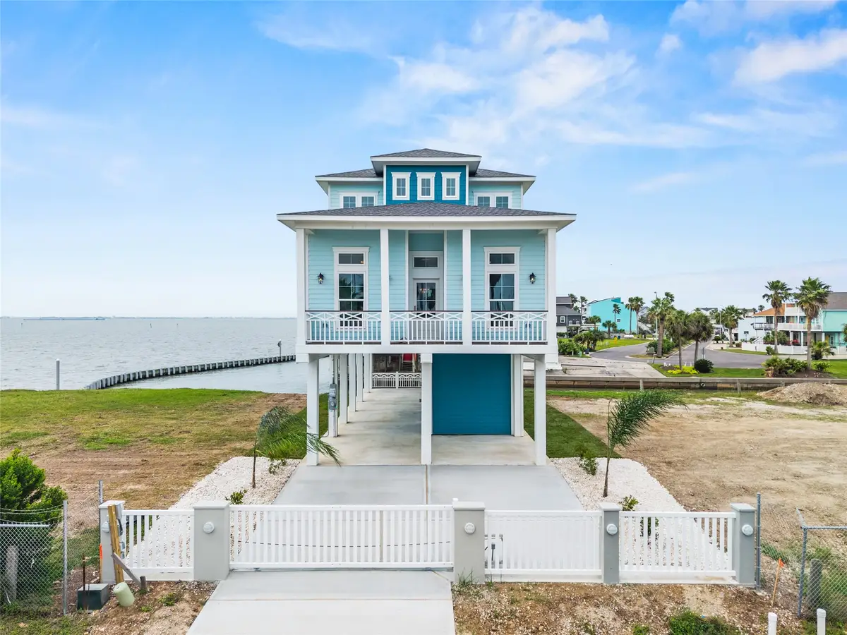 107 Gulf Drive, Tiki Island, TX 77554 - #1