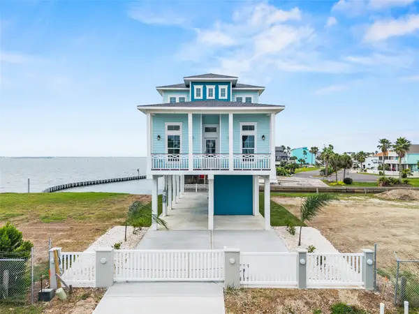 107 Gulf Drive, Tiki Island, TX 77554