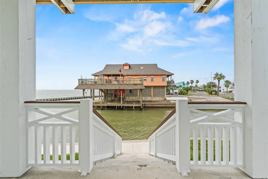 107 Gulf Drive, Tiki Island, TX 77554 - #3
