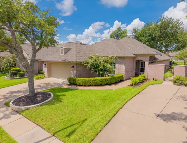 1915 Supplejack Court, Sugar Land, TX 77479