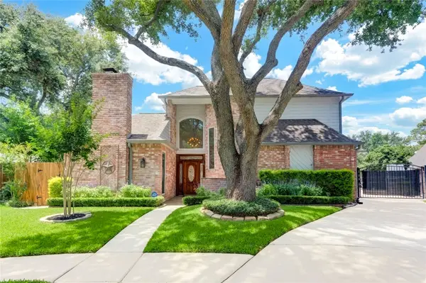 2114 Ashgrove Drive, Houston, TX 77077