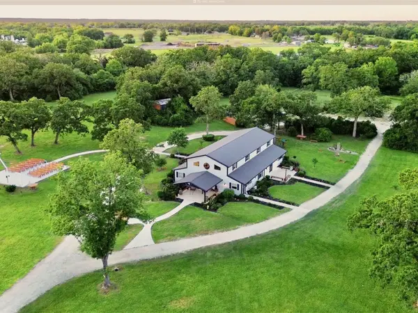 601 E Collard Street, Madisonville, TX 77864