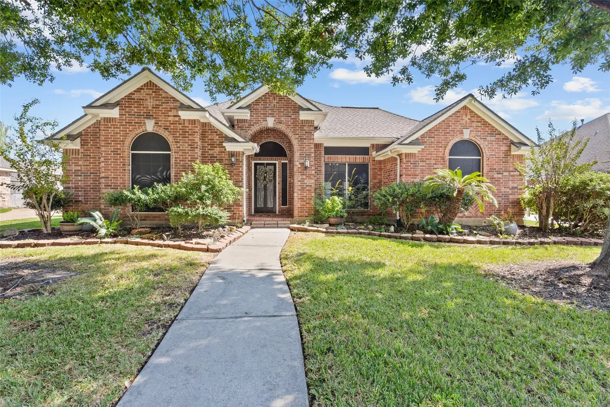 4022 Waterwood Drive, Baytown, TX 77521 - Image #1