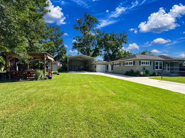 4435 11th Street, Bacliff, TX 77518