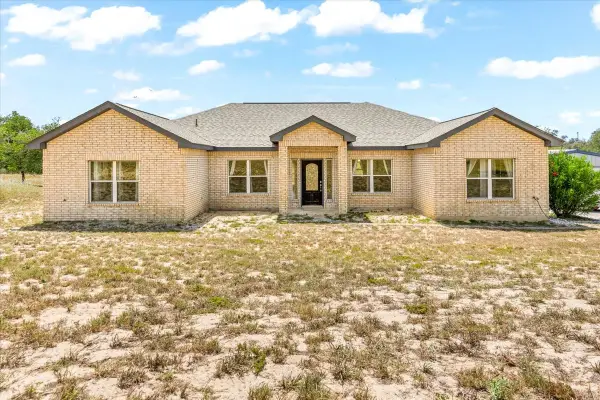 254 Broken Arrow, Floresville, TX 78114
